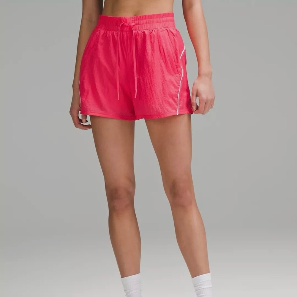 Lululemon High Neck Align Tank with License to Train Shorts in Glaze Pink - Picture 3 of 4